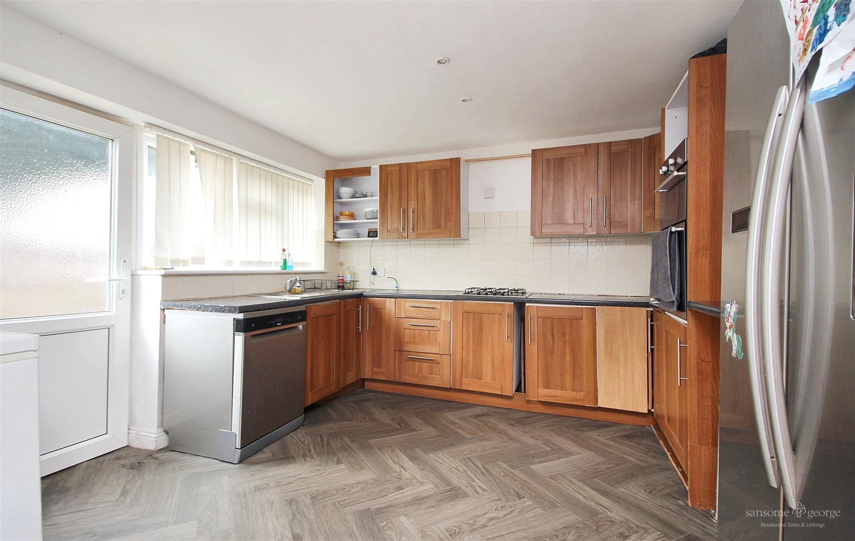 3 bed property in Cotswold Way, Reading